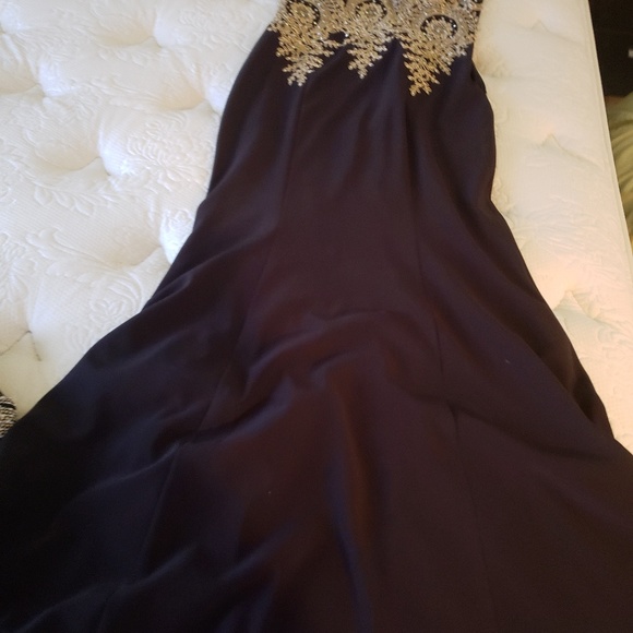 Dress - Picture 3 of 4